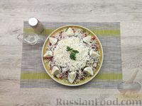 Фото приготовления рецепта: Овощной салат с ветчиной, яйцами, брынзой и твёрдым сыром - шаг №23