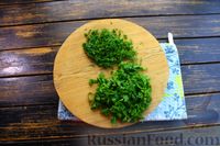 Фото приготовления рецепта: Пряные оладьи из ржаной муки, с зелёным луком - шаг №4