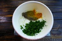 Фото приготовления рецепта: Пряные оладьи из ржаной муки, с зелёным луком - шаг №5