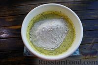 Фото приготовления рецепта: Пряные оладьи из ржаной муки, с зелёным луком - шаг №7
