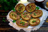 Фото приготовления рецепта: Пряные оладьи из ржаной муки, с зелёным луком - шаг №12