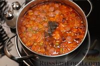 Фото приготовления рецепта: Суп с копчёными колбасками, фасолью и горошком - шаг №14