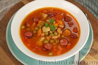 Фото приготовления рецепта: Суп с копчёными колбасками, фасолью и горошком - шаг №16