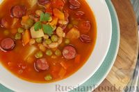 Фото приготовления рецепта: Суп с копчёными колбасками, фасолью и горошком - шаг №17