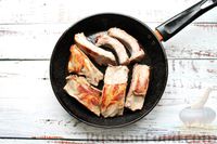 Фото приготовления рецепта: Свиные рёбрышки, тушенные с грибами и сметаной - шаг №2