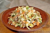 Фото к рецепту: Салат с печёночными блинчиками, овощами и яйцами