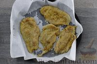 Фото приготовления рецепта: Куриные отбивные с крабовыми палочками, помидорами и сыром фета - шаг №10