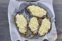 Фото приготовления рецепта: Куриные отбивные с крабовыми палочками, помидорами и сыром фета - шаг №12