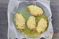 Фото приготовления рецепта: Куриные отбивные с крабовыми палочками, помидорами и сыром фета - шаг №13
