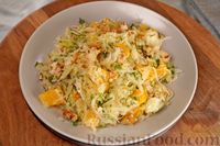 Фото приготовления рецепта: Салат с квашеной капустой, апельсином и грецкими орехами - шаг №10