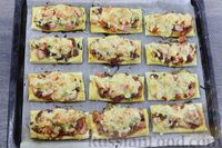 Фото приготовления рецепта: Горячие бутерброды-слойки с колбасой, помидором и огурцом (в духовке) - шаг №10