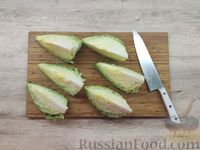 Фото приготовления рецепта: Жареная молодая капуста с лимоном - шаг №2