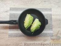 Фото приготовления рецепта: Жареная молодая капуста с лимоном - шаг №8
