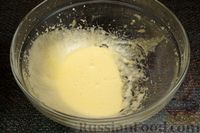 Фото приготовления рецепта: Бисквитный рулет с заварным желтковым кремом - шаг №7