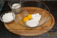 Фото приготовления рецепта: Бисквитный рулет с заварным желтковым кремом - шаг №16