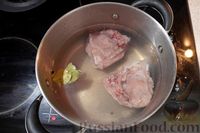 Фото приготовления рецепта: Куриный суп с грибами, вермишелью, сливками и яблоком - шаг №2