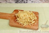 Фото приготовления рецепта: Куриный суп с грибами, вермишелью, сливками и яблоком - шаг №7