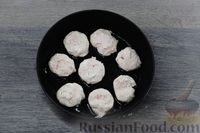 Фото приготовления рецепта: Клубничные сырники с рисовой мукой - шаг №11