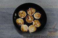 Фото приготовления рецепта: Клубничные сырники с рисовой мукой - шаг №12