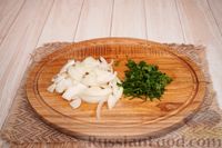Фото приготовления рецепта: Салат с огурцами, сладким перцем, кукурузой, фасолью и рисом - шаг №4