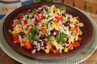 Фото приготовления рецепта: Салат с огурцами, сладким перцем, кукурузой, фасолью и рисом - шаг №9