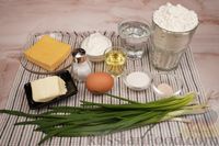 Фото приготовления рецепта: Дрожжевые лепёшки с сыром и зелёным луком - шаг №1