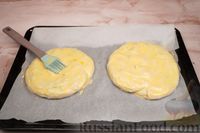 Фото приготовления рецепта: Дрожжевые лепёшки с сыром и зелёным луком - шаг №15