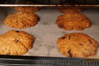 Фото приготовления рецепта: Овсяное печенье с шоколадом - шаг №13