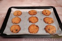 Фото приготовления рецепта: Овсяное печенье с шоколадом - шаг №14