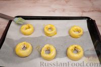Фото приготовления рецепта: Закусочные слойки с базиликом, сыром и чесноком - шаг №13