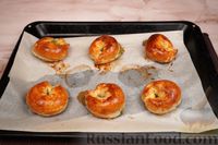 Фото приготовления рецепта: Закусочные слойки с базиликом, сыром и чесноком - шаг №15