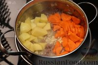 Фото приготовления рецепта: Суп с фаршем, брокколи, зелёным горошком и сливками - шаг №6