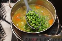 Фото приготовления рецепта: Суп с фаршем, брокколи, зелёным горошком и сливками - шаг №10