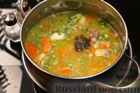 Фото приготовления рецепта: Суп с фаршем, брокколи, зелёным горошком и сливками - шаг №11