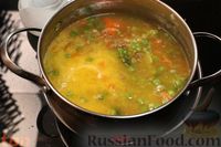 Фото приготовления рецепта: Суп с фаршем, брокколи, зелёным горошком и сливками - шаг №12