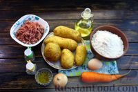 Фото приготовления рецепта: Картофельные пирожки с мясным фаршем и морковью - шаг №1