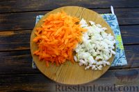 Фото приготовления рецепта: Картофельные пирожки с мясным фаршем и морковью - шаг №3