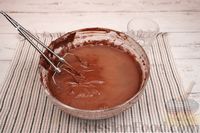 Фото приготовления рецепта: Шоколадный торт-пирог "Вулкан" - шаг №7