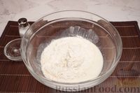 Фото приготовления рецепта: Дрожжевые лепёшки на йогурте, с чесночной пропиткой (на сухой сковороде) - шаг №4