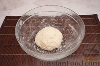 Фото приготовления рецепта: Дрожжевые лепёшки на йогурте, с чесночной пропиткой (на сухой сковороде) - шаг №5