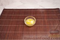 Фото приготовления рецепта: Дрожжевые лепёшки на йогурте, с чесночной пропиткой (на сухой сковороде) - шаг №11