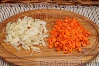Фото приготовления рецепта: Овощной суп с грибами и чечевицей - шаг №2
