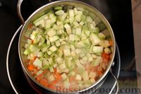 Фото приготовления рецепта: Овощной суп с грибами и чечевицей - шаг №7