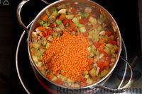 Фото приготовления рецепта: Овощной суп с грибами и чечевицей - шаг №9