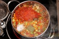 Фото приготовления рецепта: Овощной суп с грибами и чечевицей - шаг №11