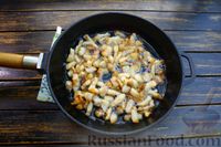 Фото приготовления рецепта: Картофельное пюре с перловкой, беконом и луком - шаг №10