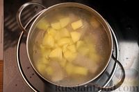 Фото приготовления рецепта: Щавелевый суп со сметаной и яичной паутинкой - шаг №4