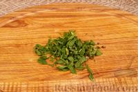 Фото приготовления рецепта: Салат из молодой капусты с ветчиной и плавленым сыром - шаг №5