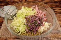 Фото приготовления рецепта: Салат из молодой капусты с ветчиной и плавленым сыром - шаг №8