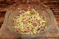 Фото приготовления рецепта: Салат из молодой капусты с ветчиной и плавленым сыром - шаг №9